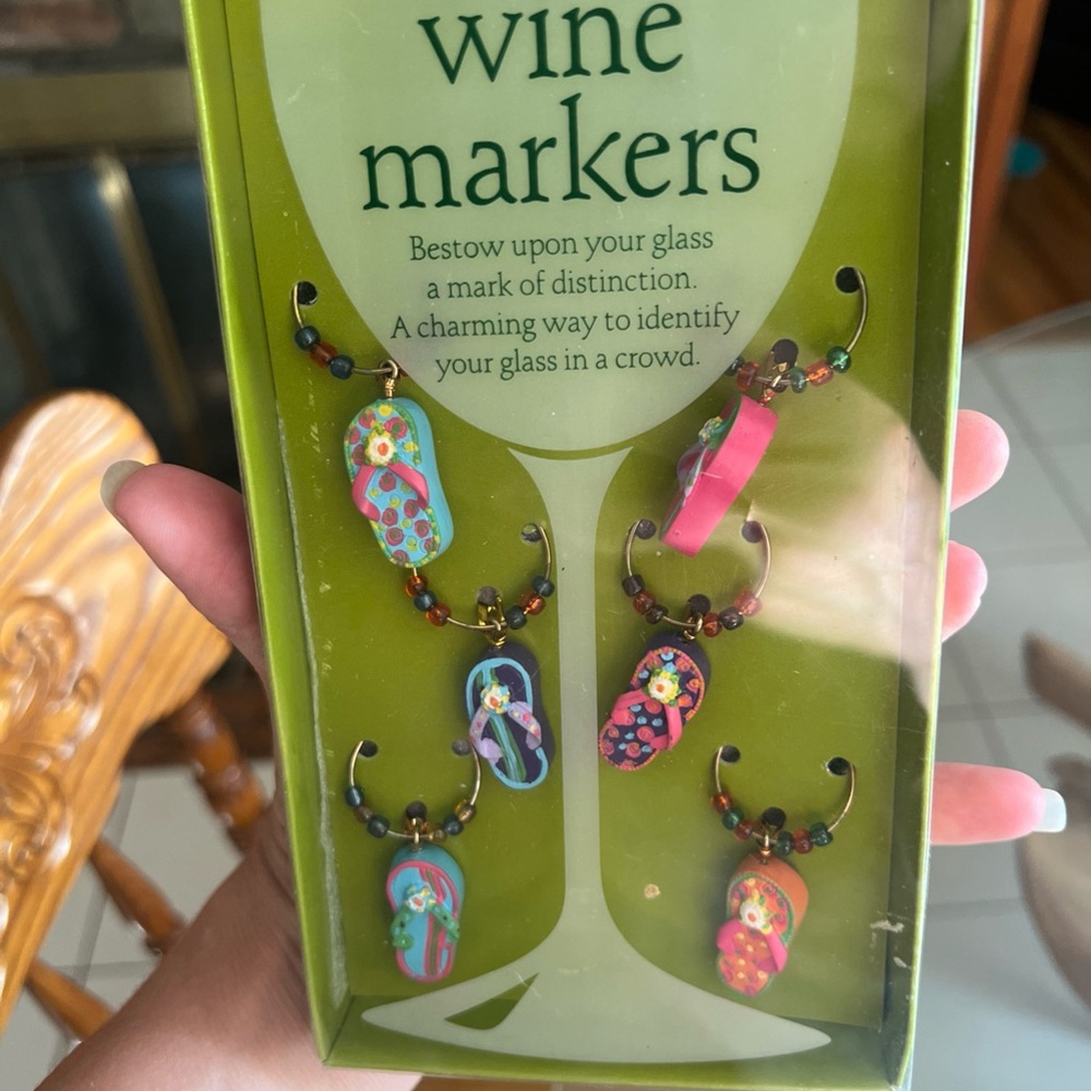 Boston Warehouse Vibrant Wine sandal Set